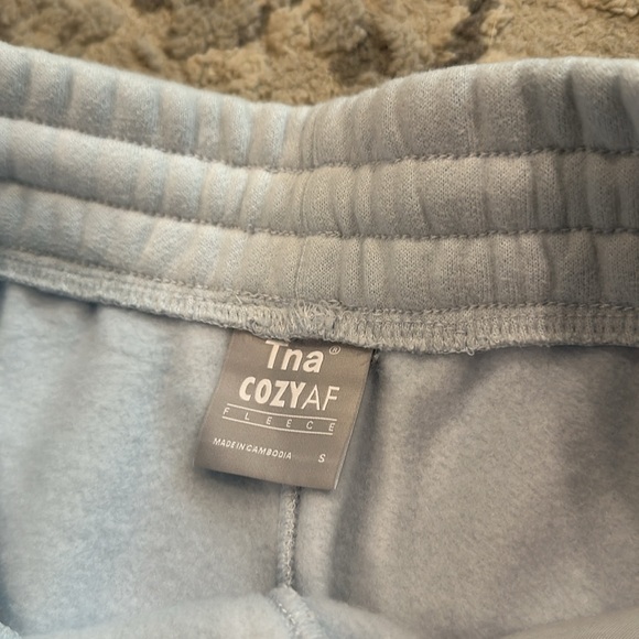 ARITZIA TNA COZY FLEECE BOYFRIEND 5" SWEATSHORT - Picture 10 of 14